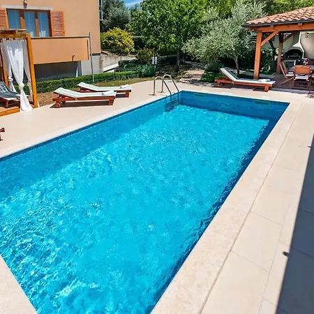 L L Sikici By Istrialux Pola