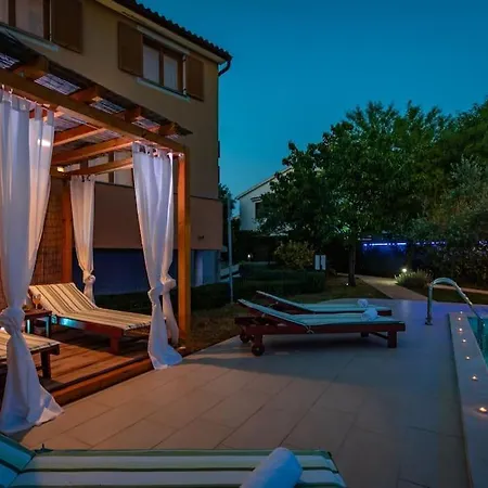 L L Sikici By Istrialux * Pula