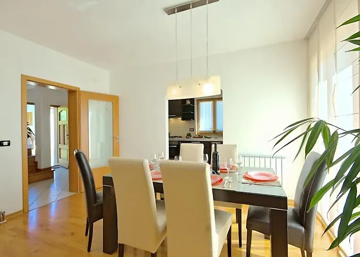 L L Sikici By Istrialux Vila *