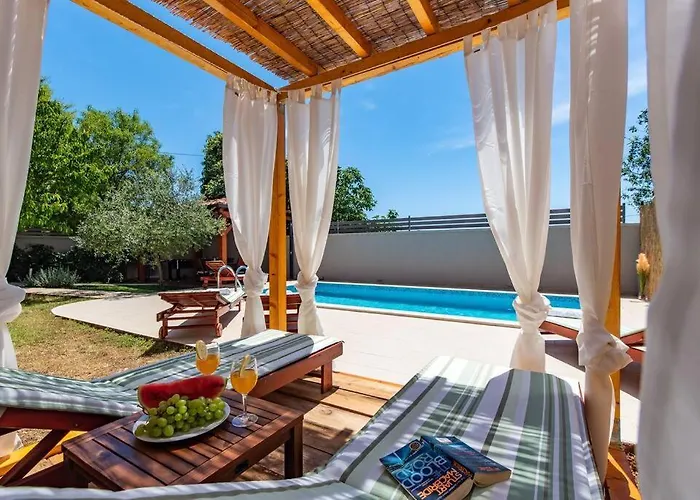 L L Sikici By Istrialux * Pula